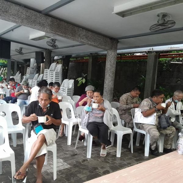 Eye center serves cataract patients